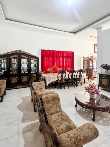 Palembang Villa | Large & Strategic 3BR House Palembang City