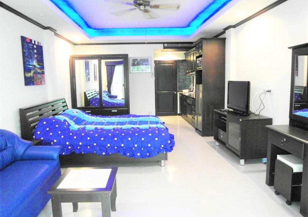 Na Kluea Apartment | Large studio Baan Suan Lalana