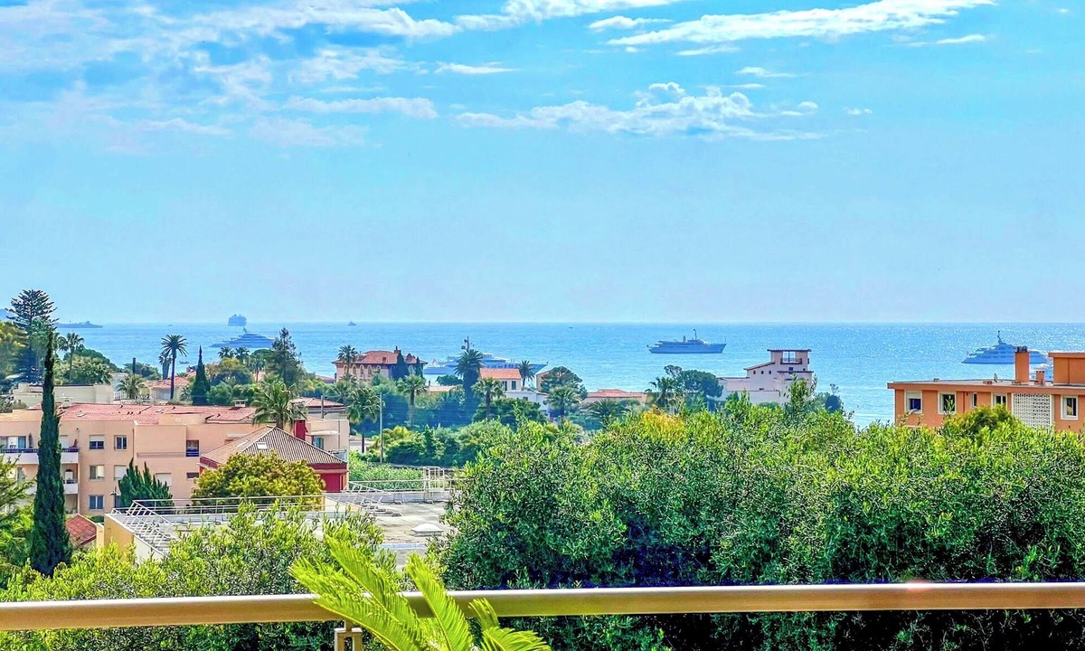 Beaulieu-sur-Mer Apartment | Large terrace with sea view - parking, air conditioning, direct beach access.
