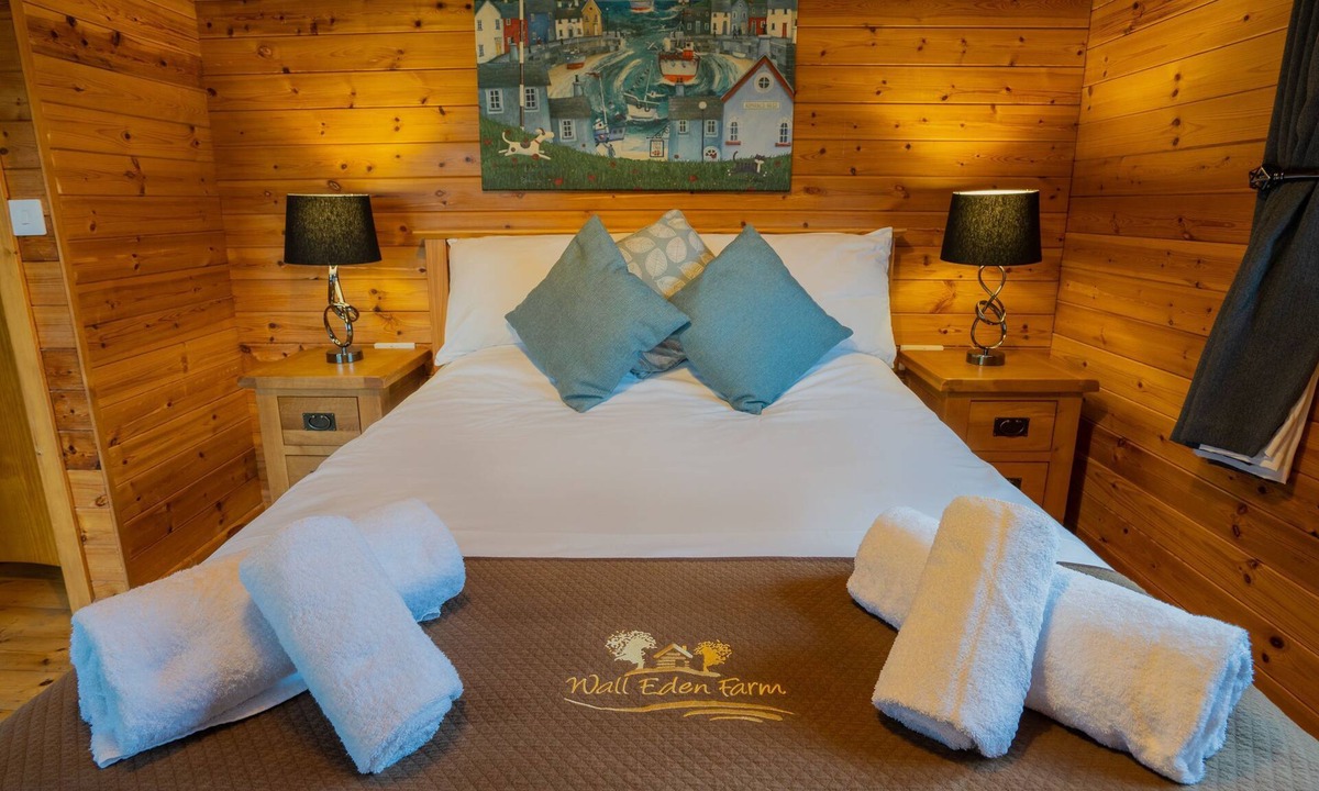 East Huntspill Apartment | Large three bedroom log cabin with private hot tub and decking over looking the beautiful river Brue