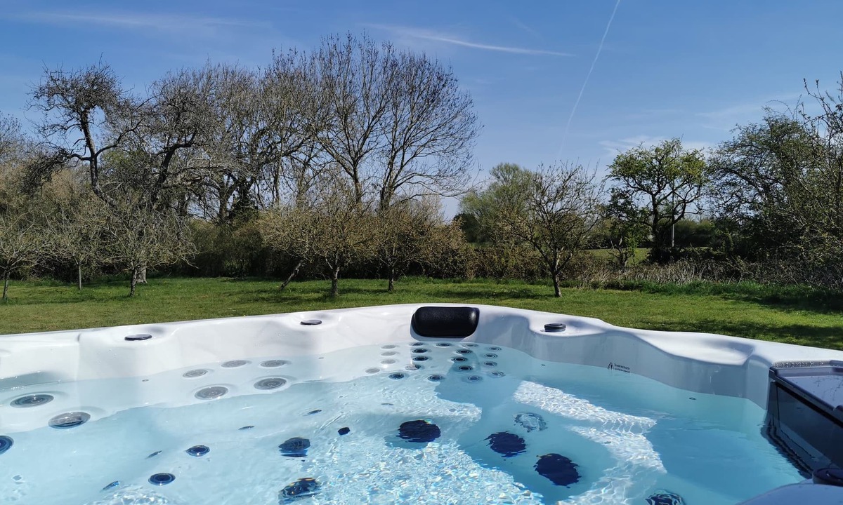 East Huntspill Cabin | Large three bedroom lodge with private hot tub, located in the heart of Somerset.