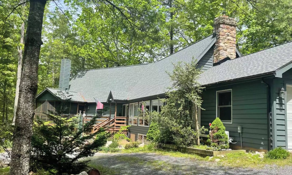 Lake Laura House | Large updated home with Game Room, Theater, hot tub and fire pit on Bryce Resort