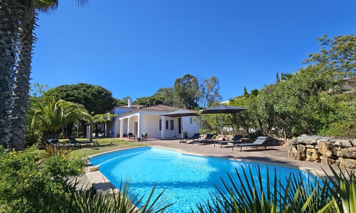 Valescure Villa | Large villa for 10-12 people with swimming pool, large plot, quiet location