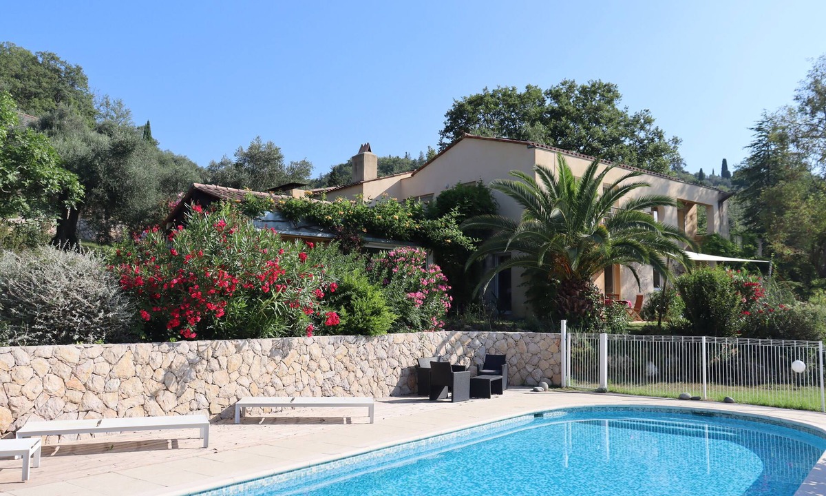 Chateauneuf-Grasse Villa | Large Villa With Magnificent Views Architect Light in the Green and Quiet