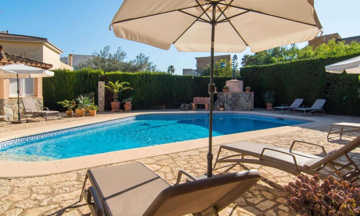 Sa Coma Villa | Large villa in central location
