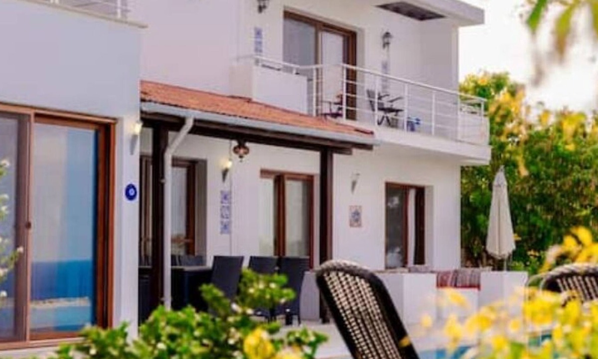 Bahceli Villa | Large villa with pool and fantastic sea view