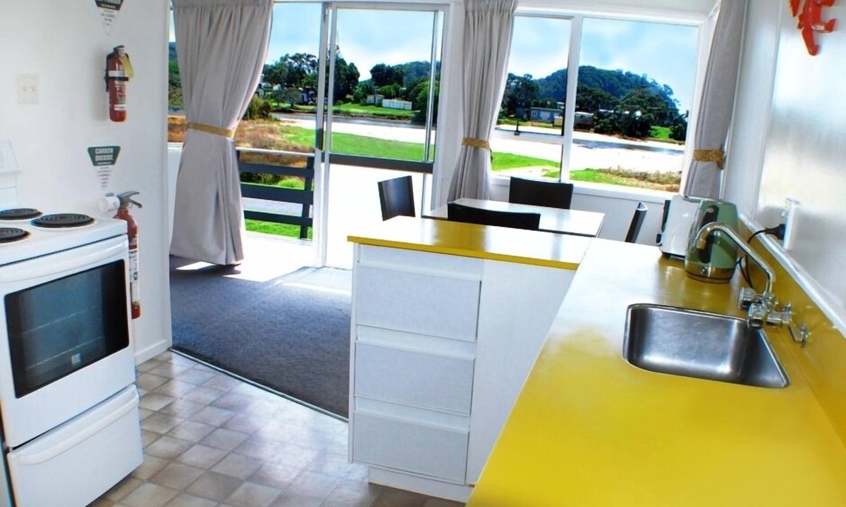Matapouri House | Large water-front beach complex (4 separate units)