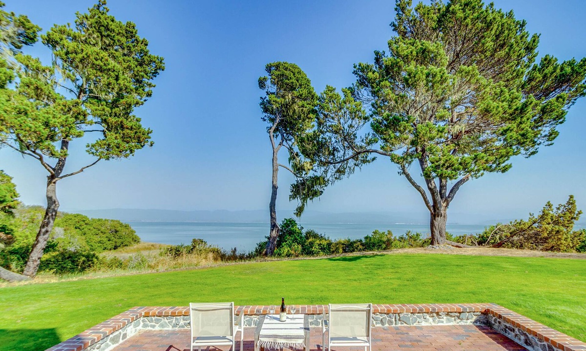 Eureka House | Large, waterfront, Manila Cove home w/a covered deck, BBQ, & bay views