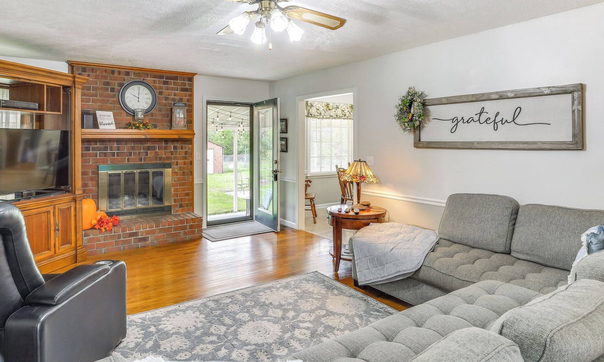 Murfreesboro House | Large Yard & Basketball Hoop: Murfreesboro Home!