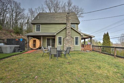 Paupack House | Large Yard + Games: ‘Edgewater Escape’ in Paupack!