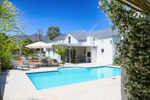 Franschhoek Apartment | Largest one bed apartment & private pool in the Hoek