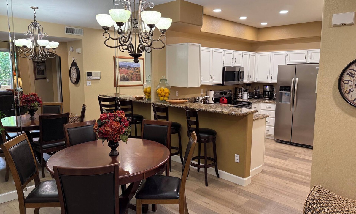 North Mountain Condo | Largest Remodeled 2 bd+ 2 bath+ Loft Overlooking Pool, Gated, Tennis, Pickleball