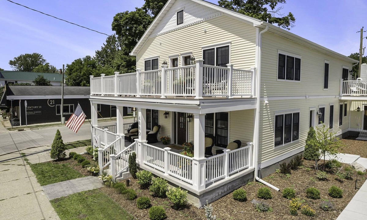 Onekama Condo | Largest Upstairs unit at the Dala House (sleeps 4)