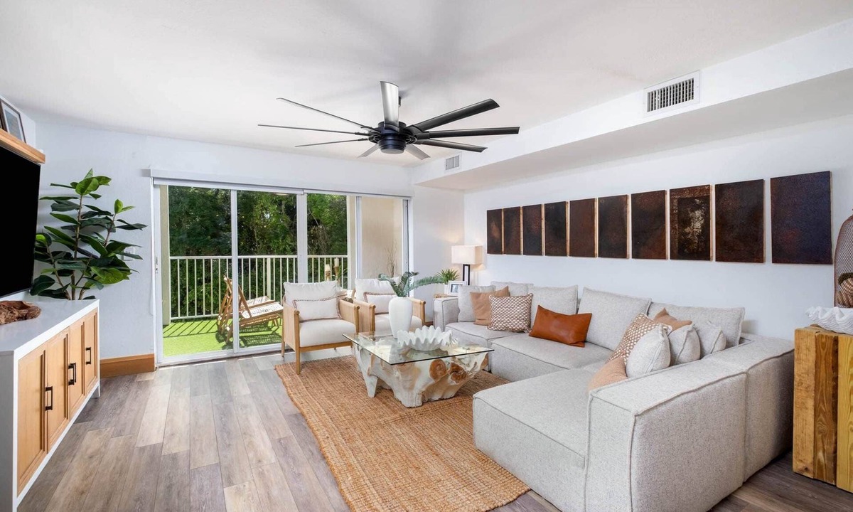 Rock Harbor House | Largo Getaway 3 King Suites + In-Laws Quarters, Pickleball