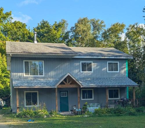 South Bruce Peninsula House | Larkwhistle Sauna Chickens Near BEACHES