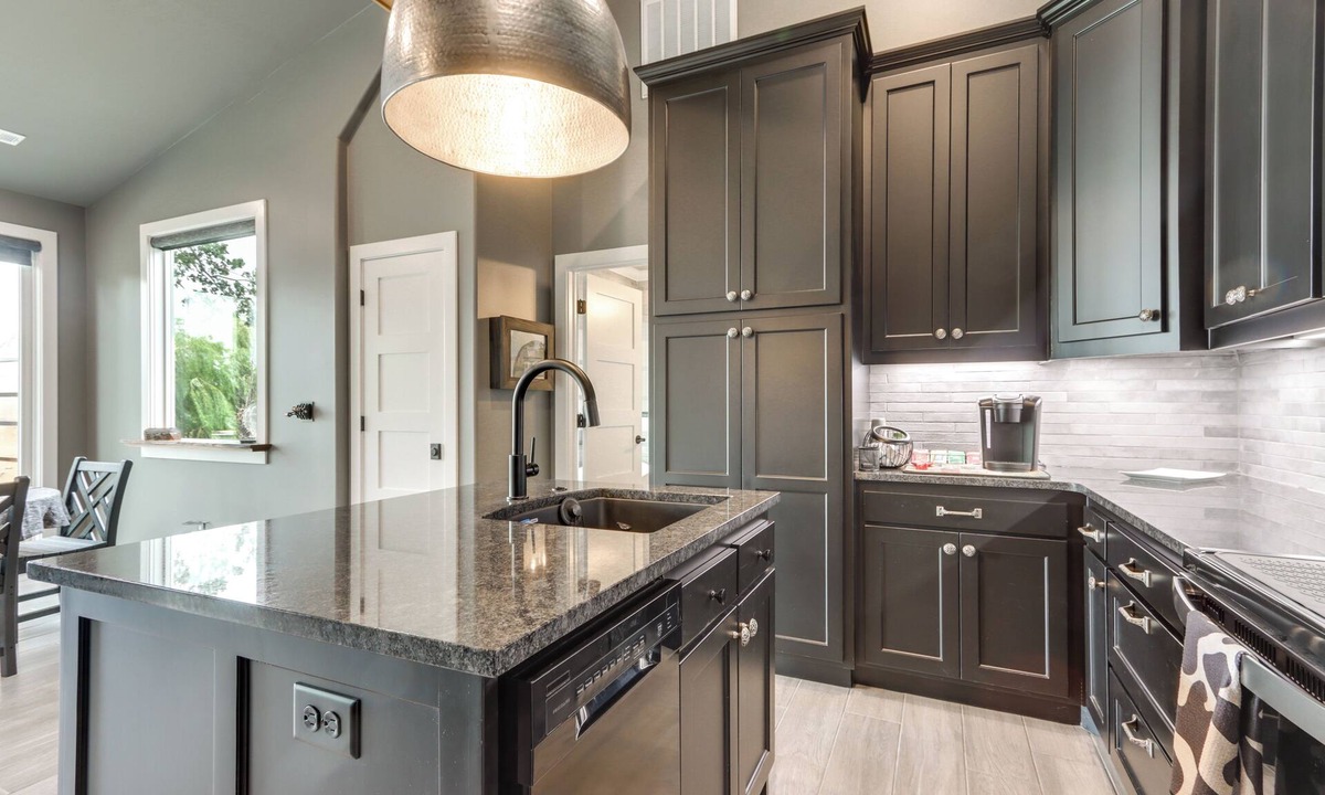 Rogers Apartment | 'larue Rendezvous' Luxe Stay at Historic Site