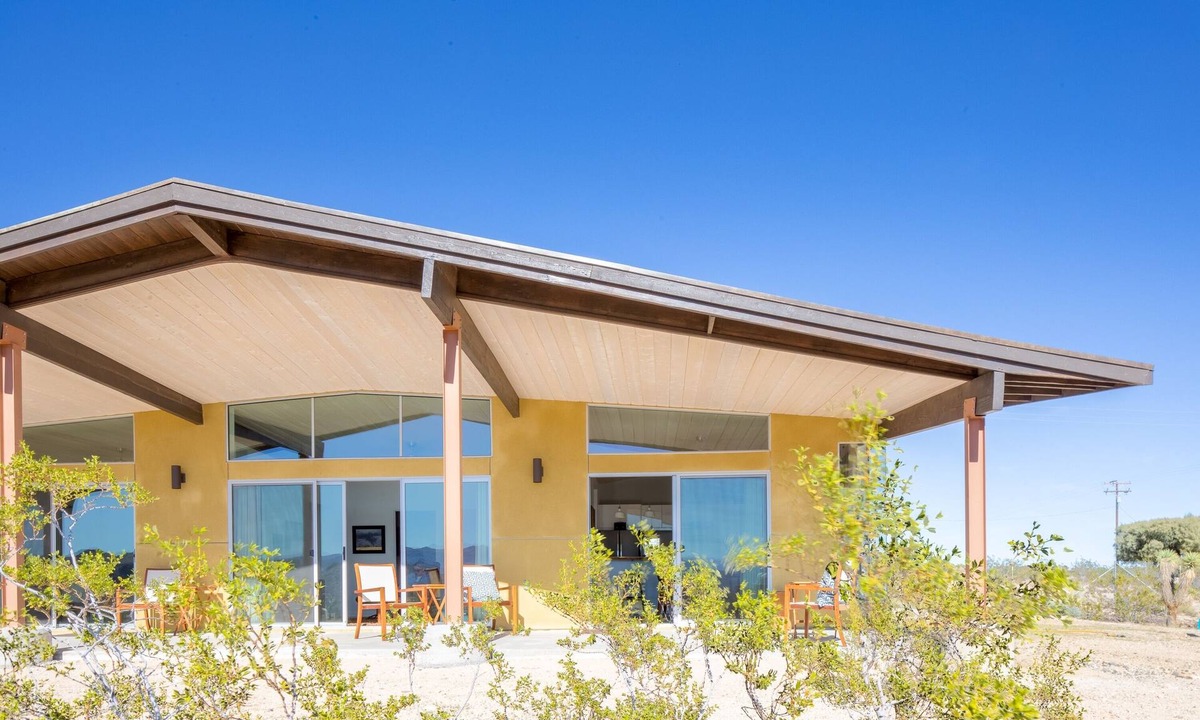 Joshua Tree House | Las Alas Del Sol- A Desert Architectural Gem 2 Bedroom Home by RedAwning