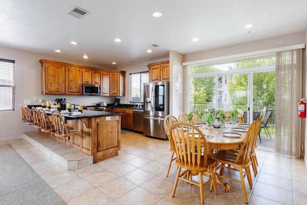 St. George House | Las Palmas 1805 Shared Pool and Hot Tub, Great Clubhouse Amenities