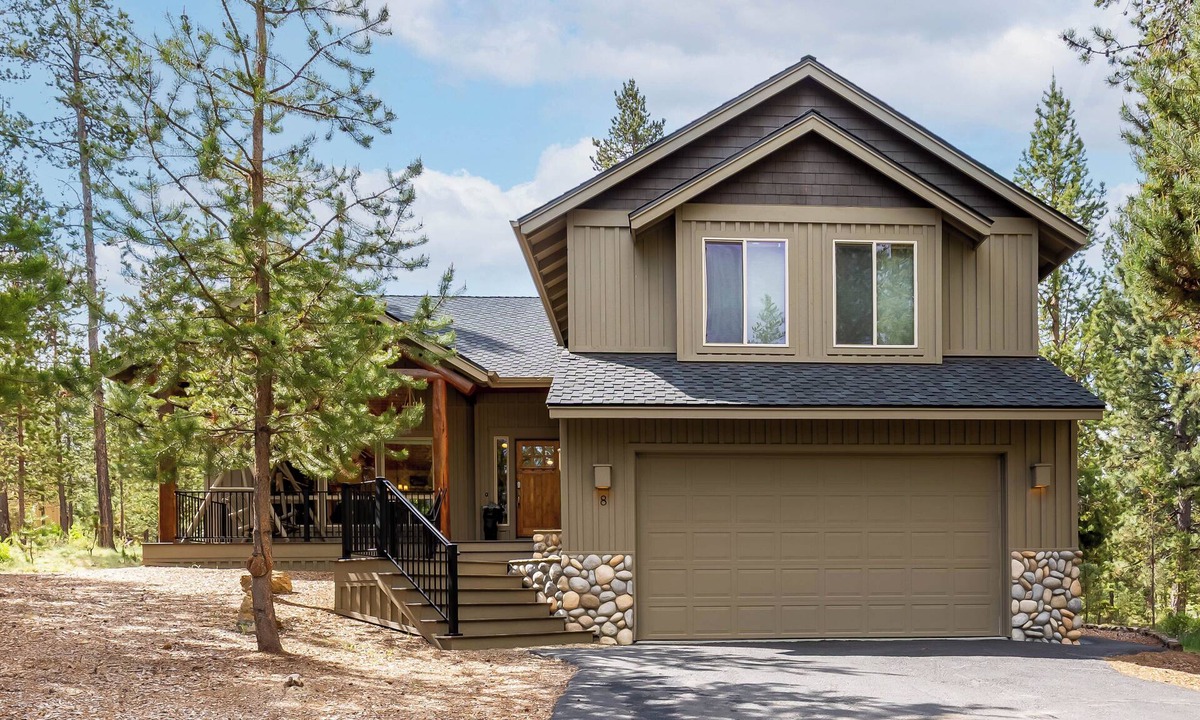 Deer Park House | LASS08 - Stunning Lodge-Style Home, A/C, Games, Hot Tub, Family Friendly