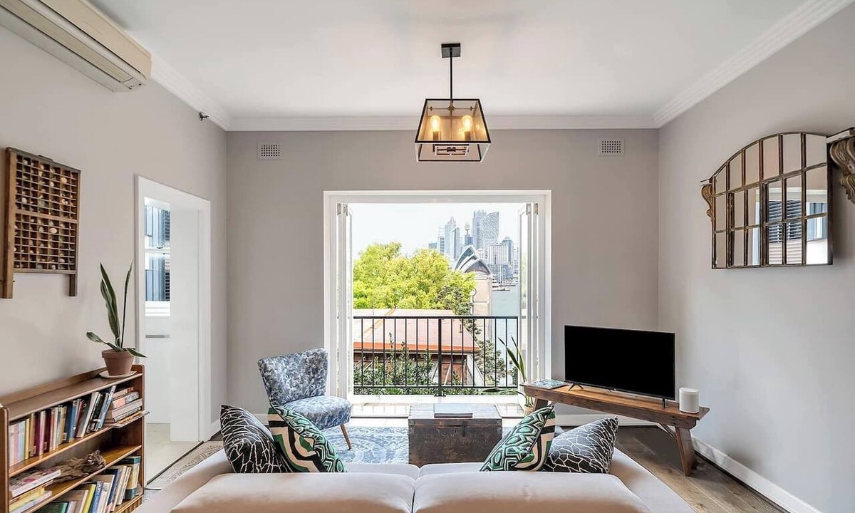 Kirribilli Apartment | 'Latitude' - Stunning Opera House Views, Designer 2 Bedroom Executive Apartment w/airconditioning