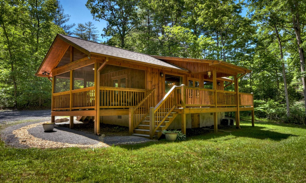 Mineral Bluff Cabin | Laurel Escape LLC- Romantic Luxury Cabin: Perfect for 2! PROMOTION 10%-15% OFF!