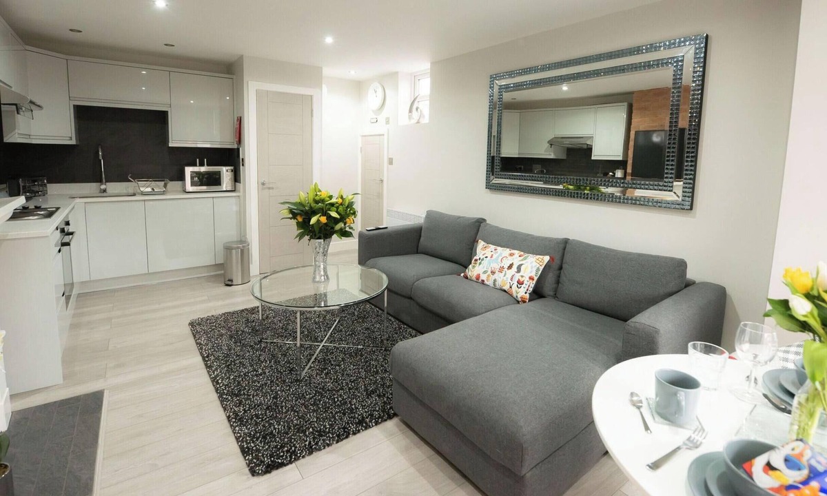 Reading Apartment | Laurel House