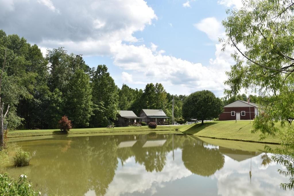 Woodbine Hotel | Laurel Lake Cabins