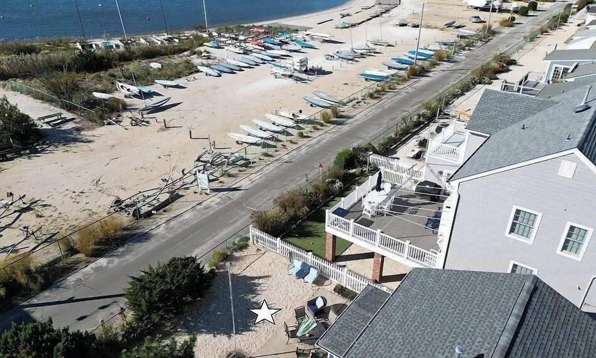 Lavallette House | Lavallette Bay view 6 large bedrooms New AC pet friendly 4 beach badges