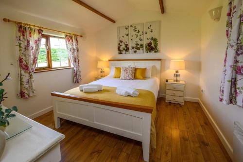 Staple Hill Hotel | Lavender - Delightful Stables Conversion By STAE-Homes