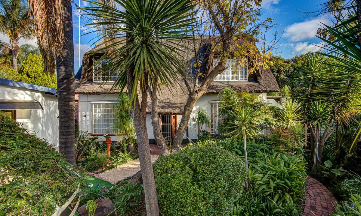 Kempton Park Apartment | Lavender Villa - a little bit of nature in town