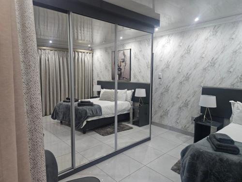 Kimberley House | Lavish Place of Comfort