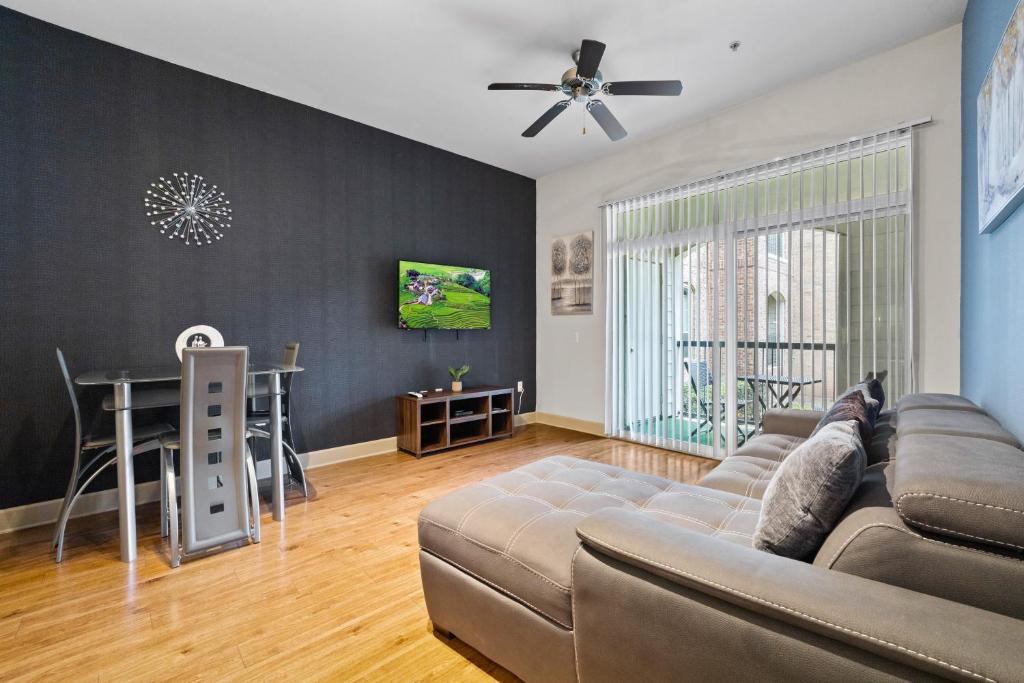 Astrodome Apartment | Lavish TX Tranquil Haven Luxe 1-Bedroom Escape near NRG & Med Center
