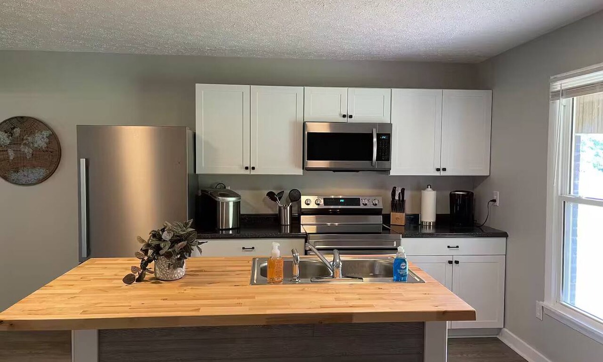 Murfreesboro House | Lawrence Oaks Residence- Welcoming 2-bedroom house in Murfreesboro