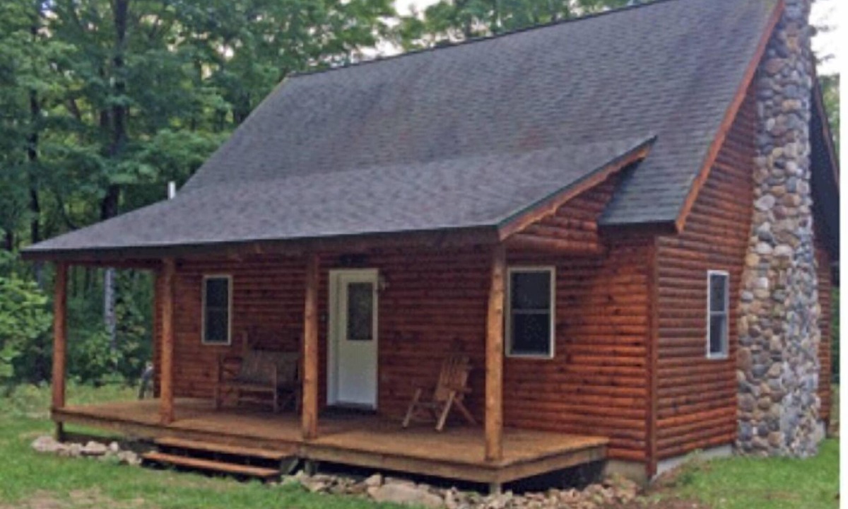 Gulliver Cabin | Lazy Cedars Log Cabin - Centrally located