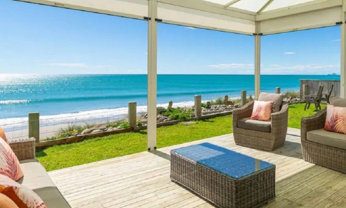 Pukehina Cottage | Lazy days beach front cottage