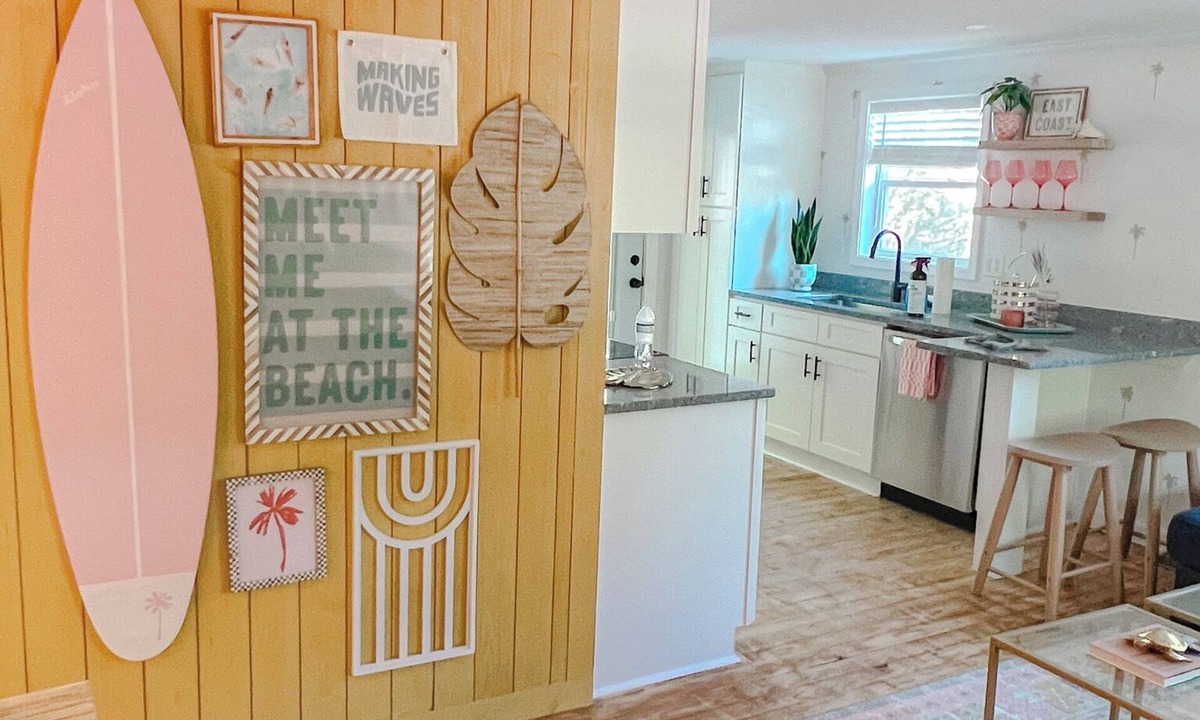 Murrells Inlet House | Lazy Days Bungalow, Heart of Murrells Inlet, Steps to the Marshwalk, Pets Okay