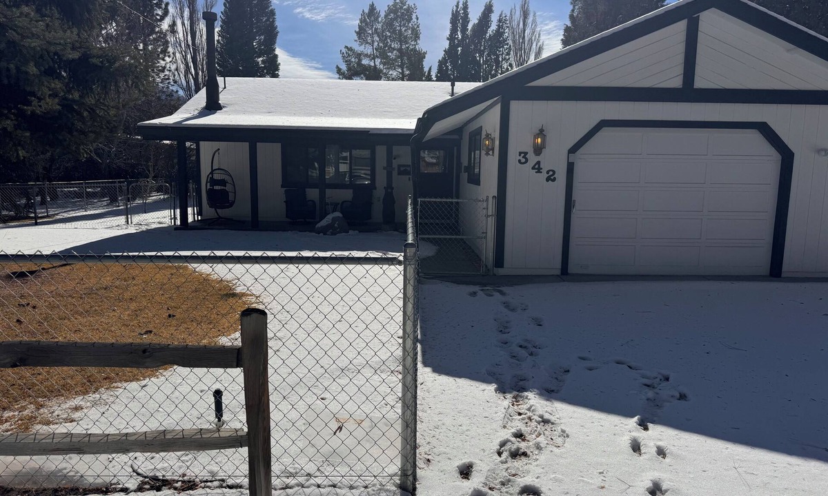 Peter Pan Cabin | Lazy Meadow, Game Room, Hot Tub, 5 min from anything Big Bear
