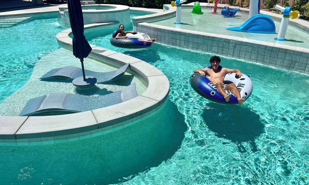 Coachella Villa | LAZY RIVER Splash park Pedal boats Water slide Theater Arcades Volleyball