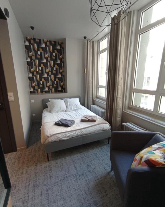 Centre Deux Apartment | Le 12 studio neuf wifi app 009