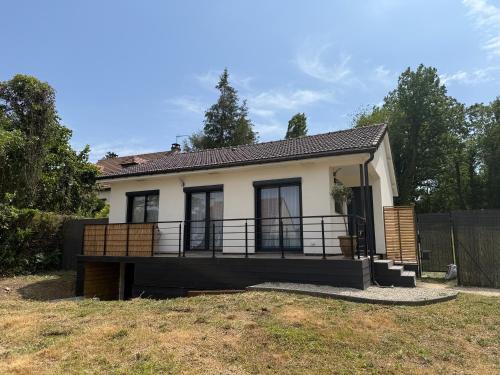 Coupvray Apartment | Le Balcon petit extérieur Idéal familles & couples à 10 min Disneyland Paris avec lit Queen size & parking privé
