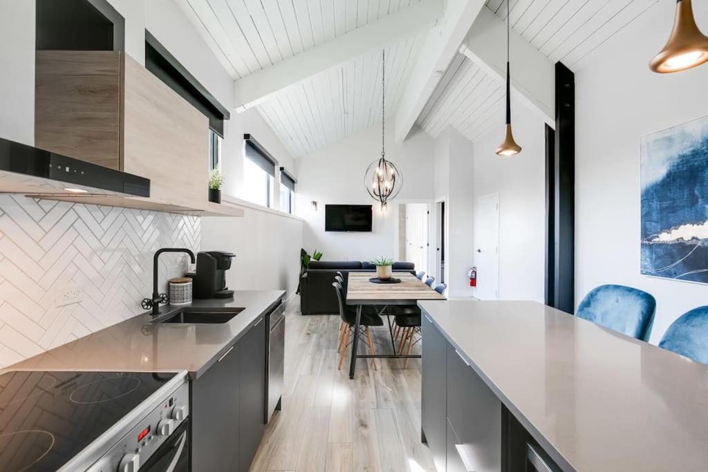 Laval House | Le Barrette - Complexe la Voûte