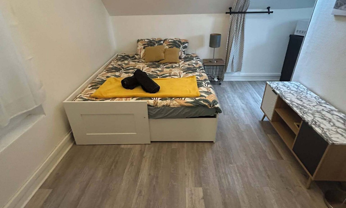 Laon Apartment | Le Belle Vue St Marcel with shared garden