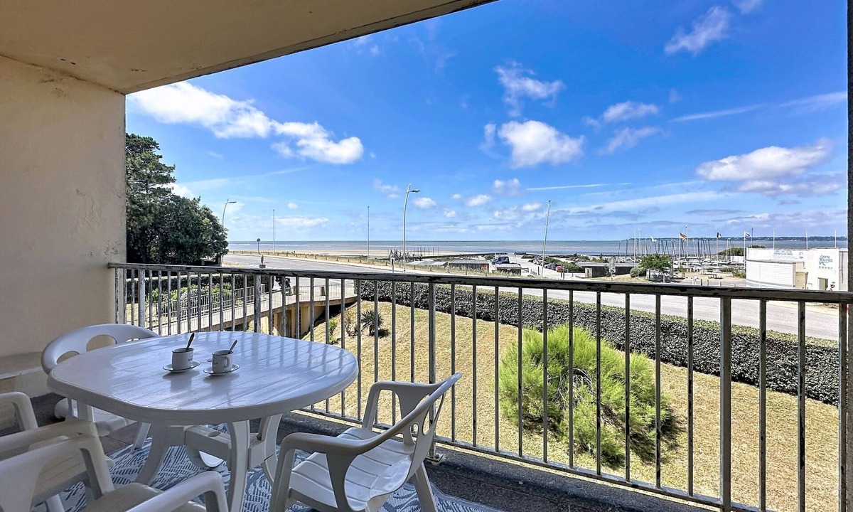 Saint-Brevin-l'Ocean Apartment | Le Bellevue by Interhome
