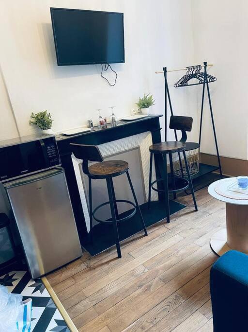 Bourges Apartment | Le Black and White studio centre-ville historique