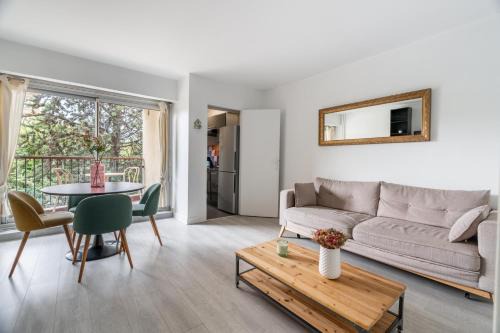 Gentilly Apartment | Le Blanqui - Face RER B Free Parking