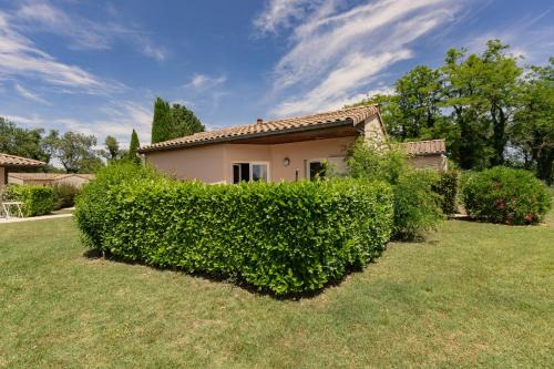 Chateauneuf-sur-Isere House | Le Bord du Lac