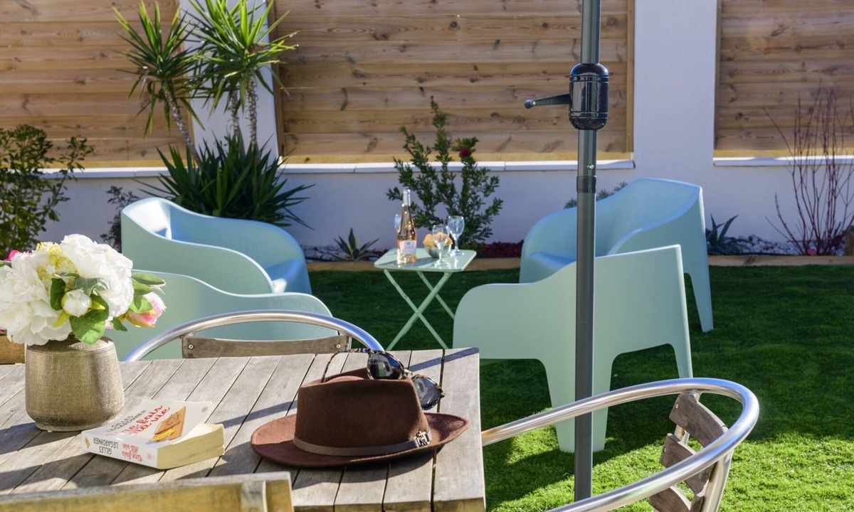 Salin-de-Giraud House | Le Cabanon de Virginie with garden and terrace
