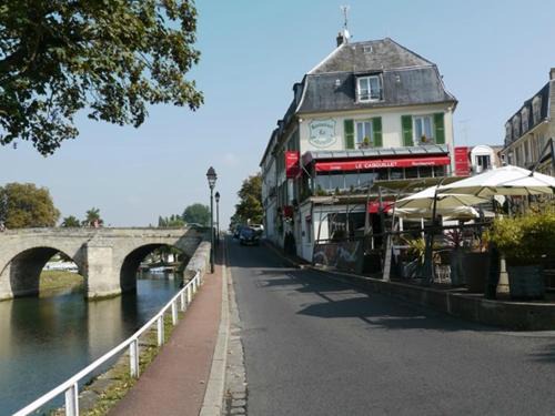 L'Isle-Adam Hotel | LE CABOUILLET