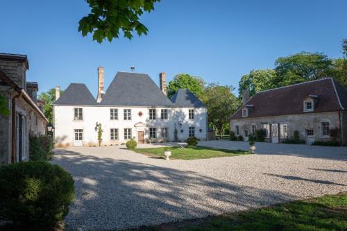 Le Subdray Apartment | Le Château du Sollier - Charme calme et confort climatisation à 5mn du peage de Bourges à la campagne - stationnement privé