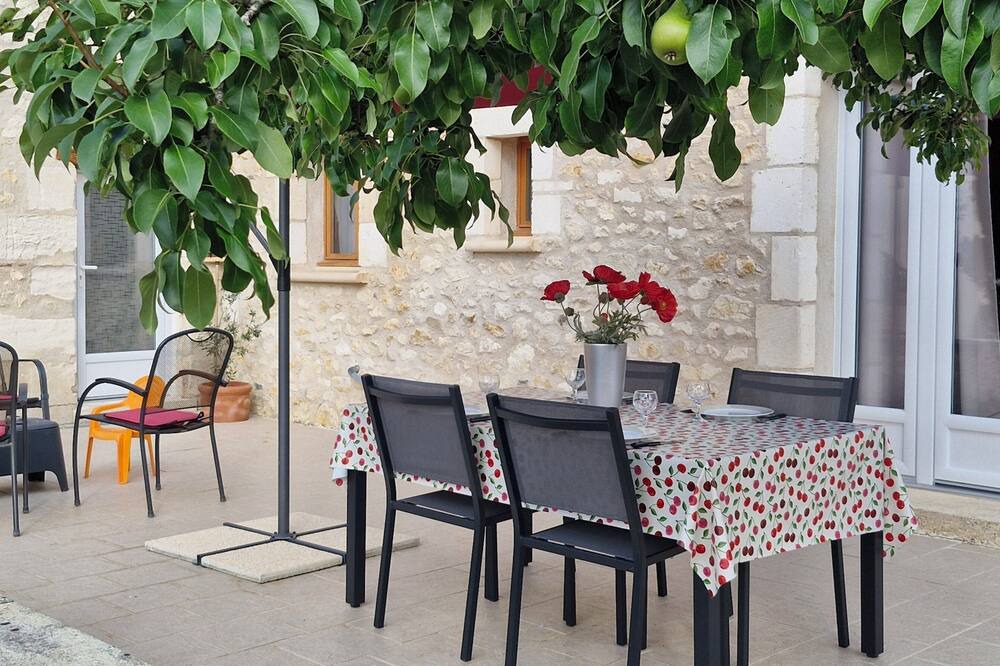 Ginestet House | Le Chai * A charming, single-story vacation rental with a garden and shared pool, 10 minutes from Bergerac